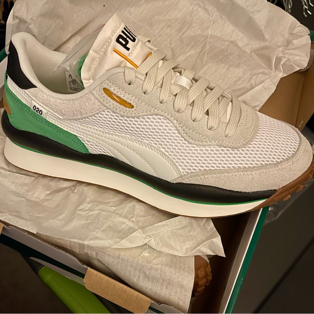 🎉New Puma Unisex Sneakers!!🎊